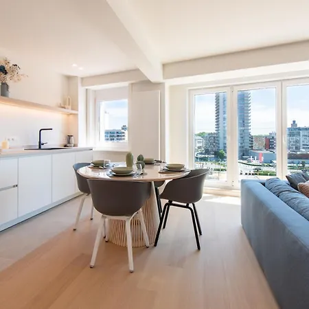 Luxury With Marina View And Free Parking アパート