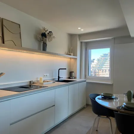Luxury Apartment With Marina View And Free Parking Apartamento