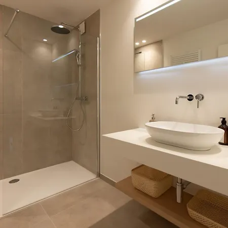 Luxury 2 Bedrooms Apartment With Harbor View And Free Parking